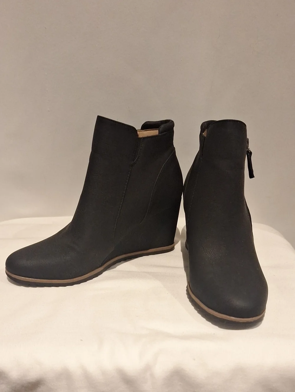 Soul Naturalizer Women's Black Wedge Ankle Boot - Sleek Zip Detail